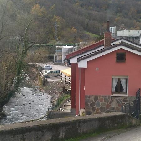 La Falguera Pola de Lena Luaran gambar